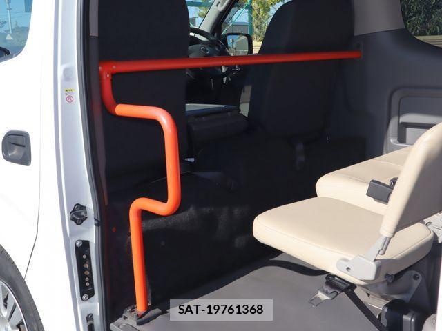 Nissan NV350 Caravan 2017-07 1355264-8
