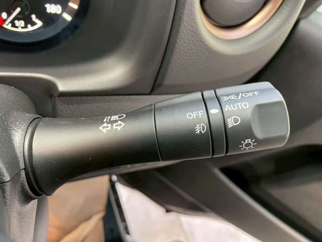 Nissan NV350 Caravan 2025-10 1547998-11