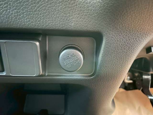 Nissan NV350 Caravan 2025-10 1547998-17