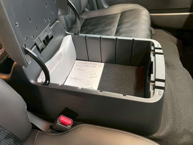 Nissan NV350 Caravan 2025-10 1547998-19