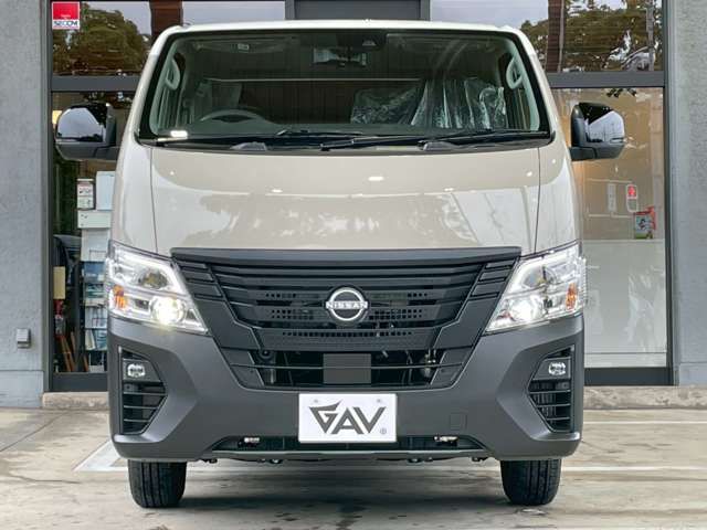 Nissan NV350 Caravan 2025-10 1547998-5