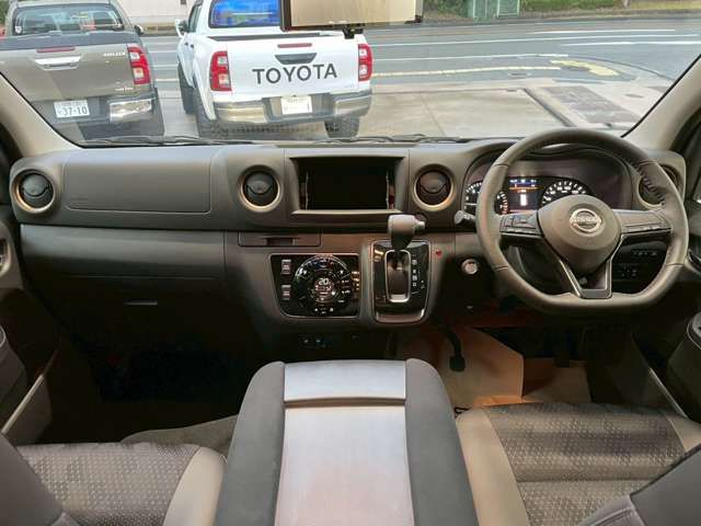 Nissan NV350 Caravan 2025-10 1547998-7