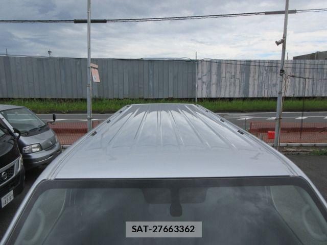 Nissan NV350 Caravan 2018-09 1586846-9