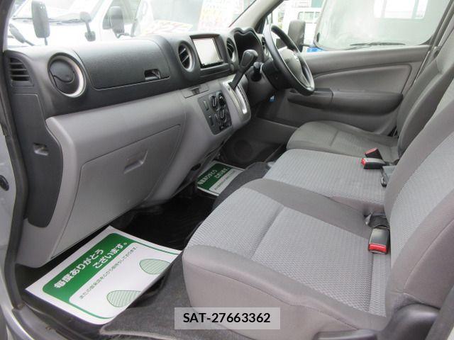 Nissan NV350 Caravan 2018-09 1586846-14