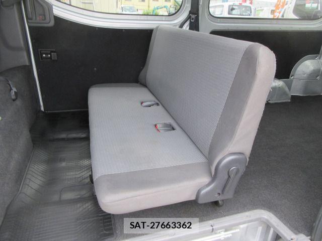 Nissan NV350 Caravan 2018-09 1586846-15