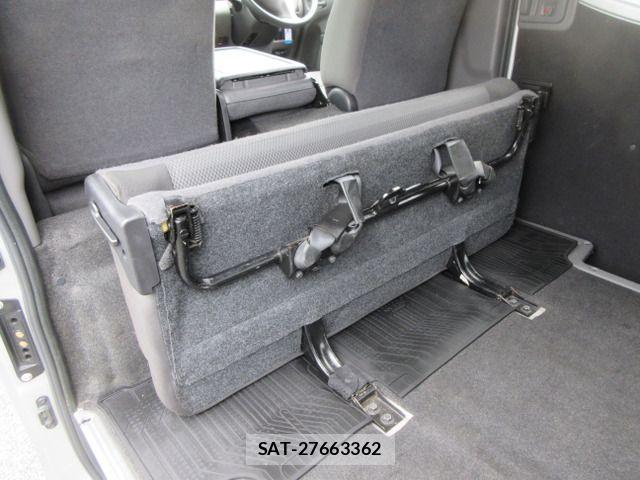 Nissan NV350 Caravan 2018-09 1586846-16