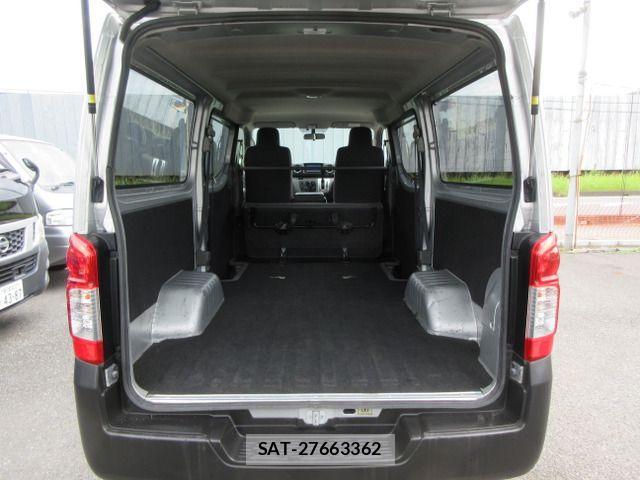 Nissan NV350 Caravan 2018-09 1586846-18