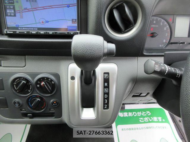 Nissan NV350 Caravan 2018-09 1586846-19