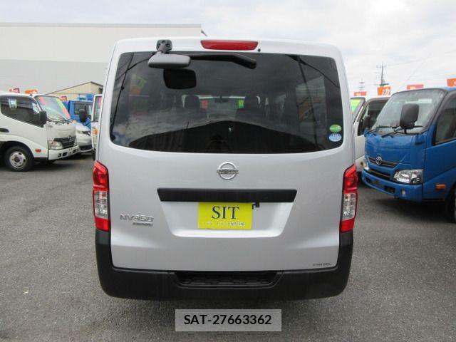 Nissan NV350 Caravan 2018-09 1586846-2