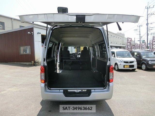 Nissan NV350 Caravan 2014-05 1586836-11
