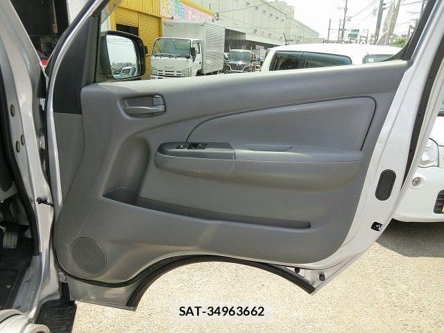 Nissan NV350 Caravan 2014-05 1586836-18