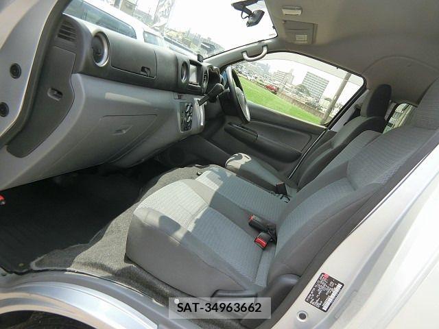 Nissan NV350 Caravan 2014-05 1586836-19
