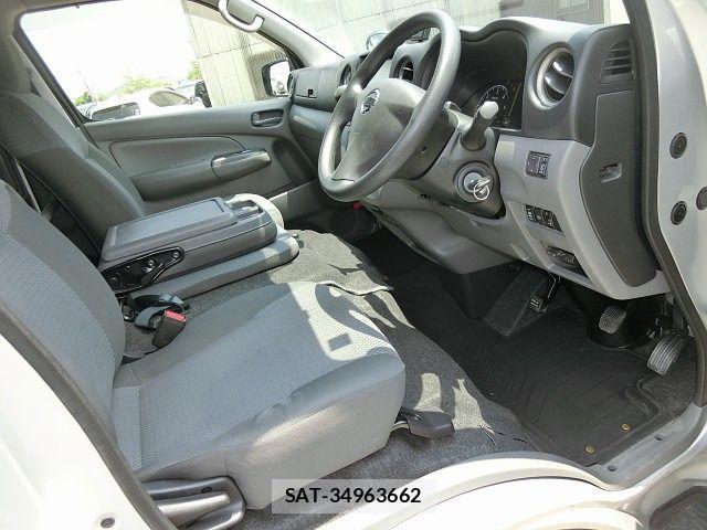 Nissan NV350 Caravan 2014-05 1586836-2