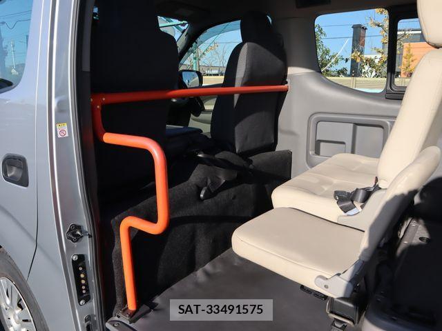 Nissan NV350 Caravan 2019-07 1847616-9