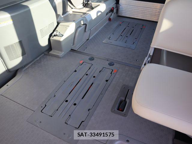 Nissan NV350 Caravan 2019-07 1847616-11