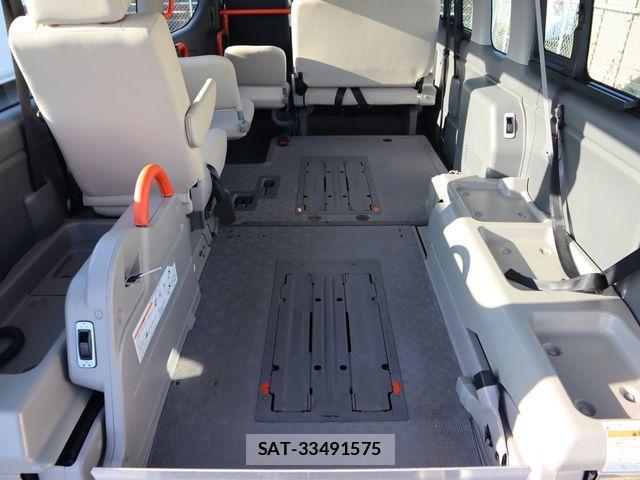 Nissan NV350 Caravan 2019-07 1847616-22
