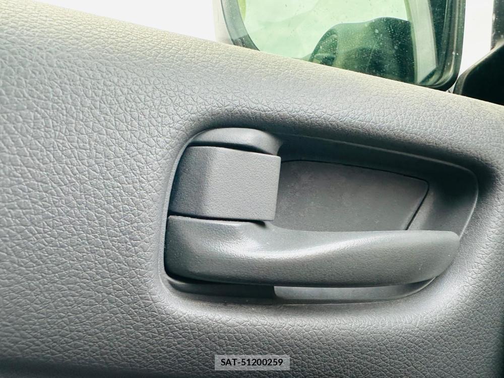 Nissan NV350 Caravan 2020 1680864-21