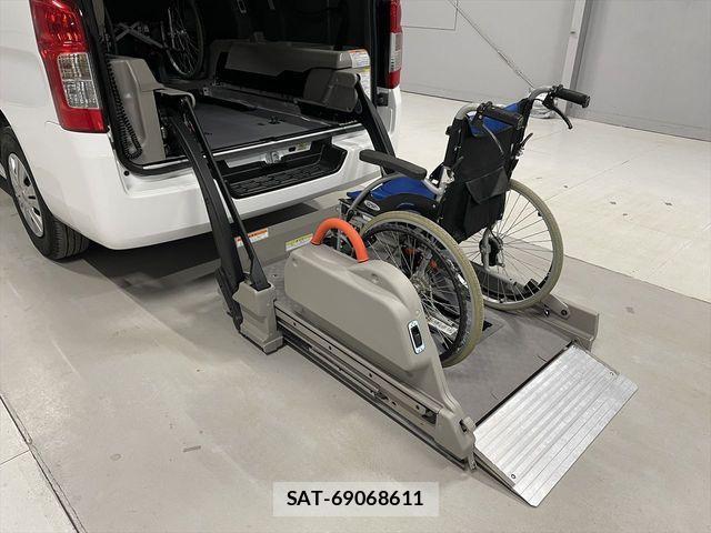 Nissan NV350 Caravan 2019-11 2100415-11