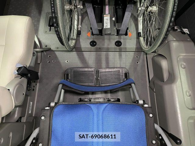 Nissan NV350 Caravan 2019-11 2100415-13