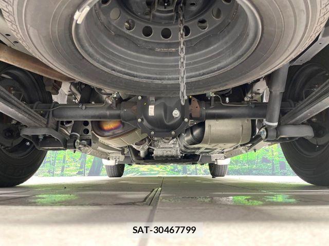Nissan NV350 Caravan 2019-02 2352057-18