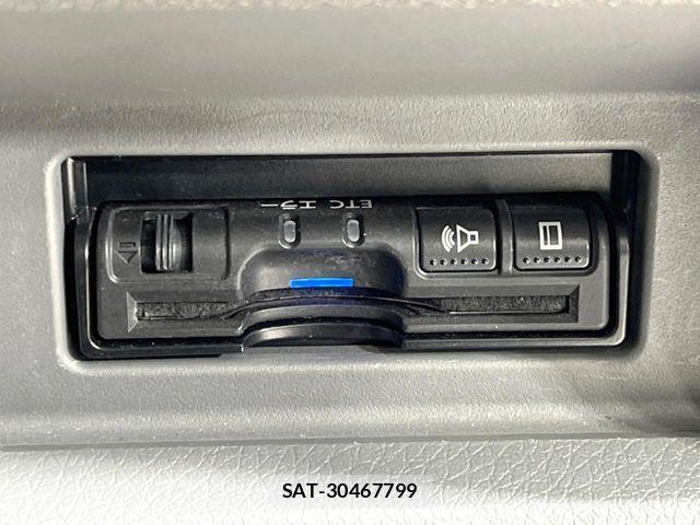 Nissan NV350 Caravan 2019-02 2352057-5