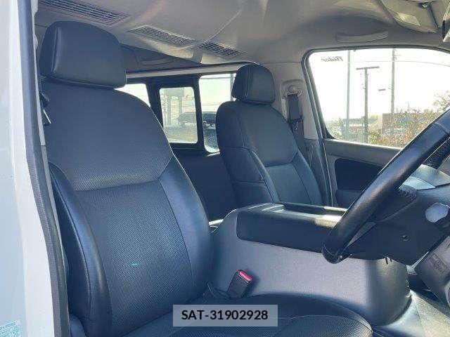Nissan NV350 Caravan 2018-08 2401456-11