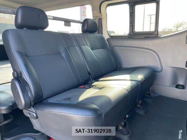 Nissan NV350 Caravan 2018-08 2401456-12