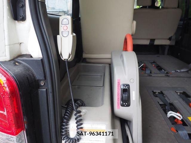 Nissan NV350 Caravan 2013-12 2672936-10