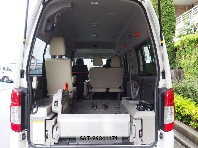 Nissan NV350 Caravan 2013-12 2672936-11