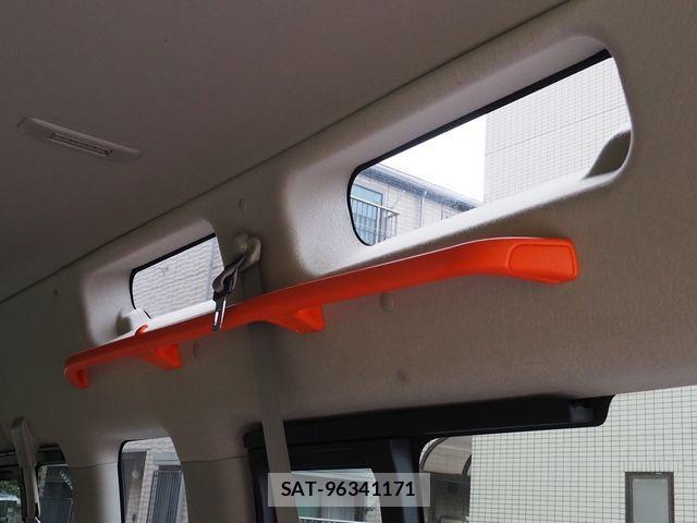 Nissan NV350 Caravan 2013-12 2672936-12