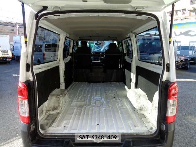 Nissan NV350 Caravan 2015-12 2672949-10
