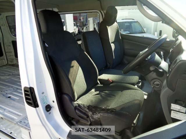 Nissan NV350 Caravan 2015-12 2672949-4