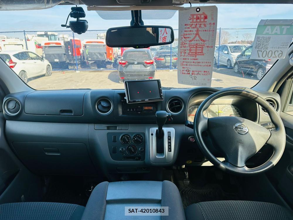 Nissan NV350 Caravan 2020 3090183-11