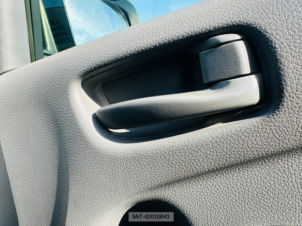 Nissan NV350 Caravan 2020 3090183-18