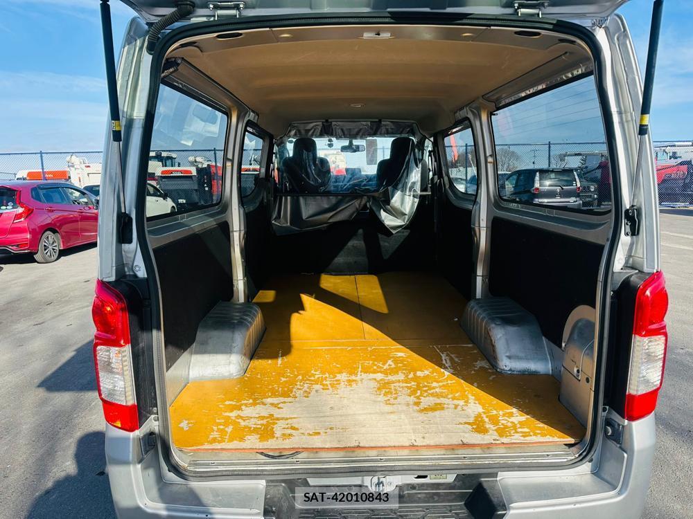 Nissan NV350 Caravan 2020 3090183-23