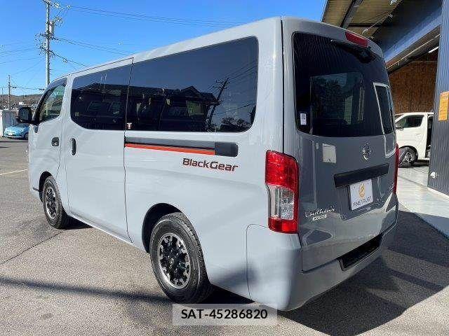 Nissan NV350 Caravan 2021-06 3773535-23