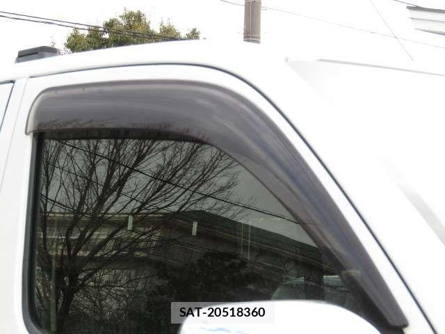 Nissan NV350 Caravan 2018-05 3935247-17