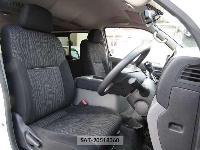 Nissan NV350 Caravan 2018-05 3935247-3