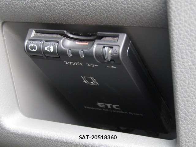 Nissan NV350 Caravan 2018-05 3935247-8