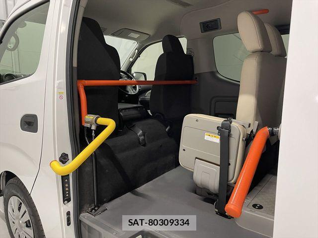 Nissan NV350 Caravan 2019-09 3935249-12