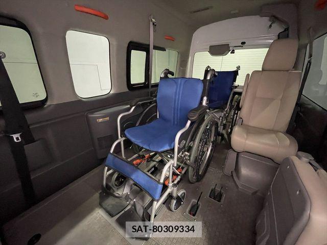 Nissan NV350 Caravan 2019-09 3935249-13