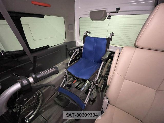 Nissan NV350 Caravan 2019-09 3935249-14