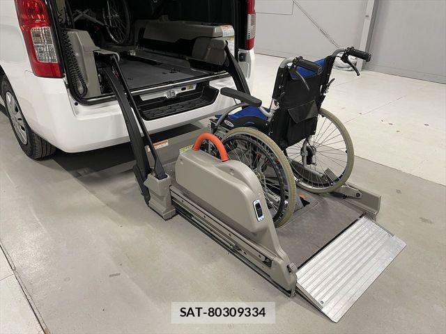 Nissan NV350 Caravan 2019-09 3935249-15