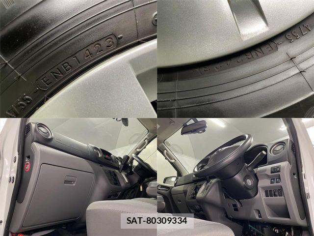 Nissan NV350 Caravan 2019-09 3935249-23