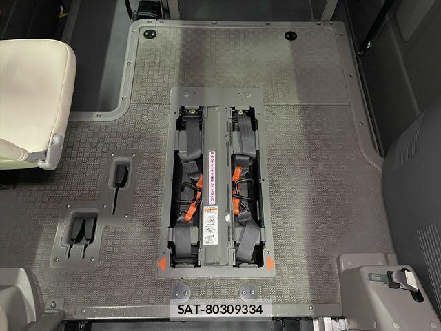 Nissan NV350 Caravan 2019-09 3935249-7