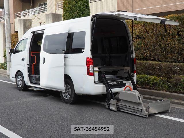 Nissan NV350 Caravan 2013-08 4046718-0
