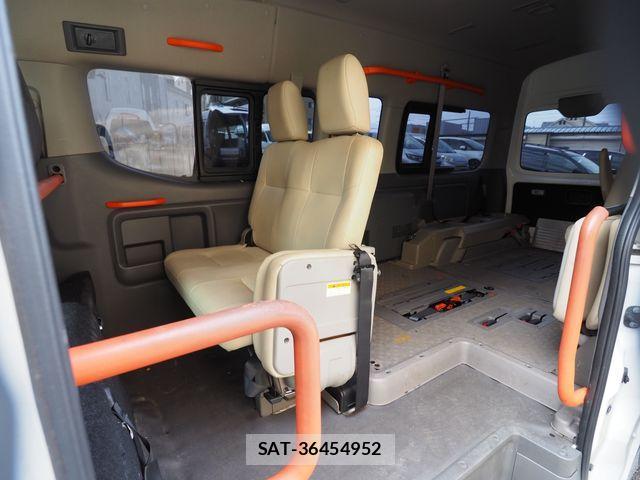 Nissan NV350 Caravan 2013-08 4046718-9