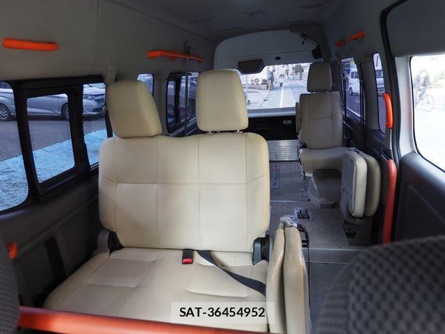 Nissan NV350 Caravan 2013-08 4046718-10