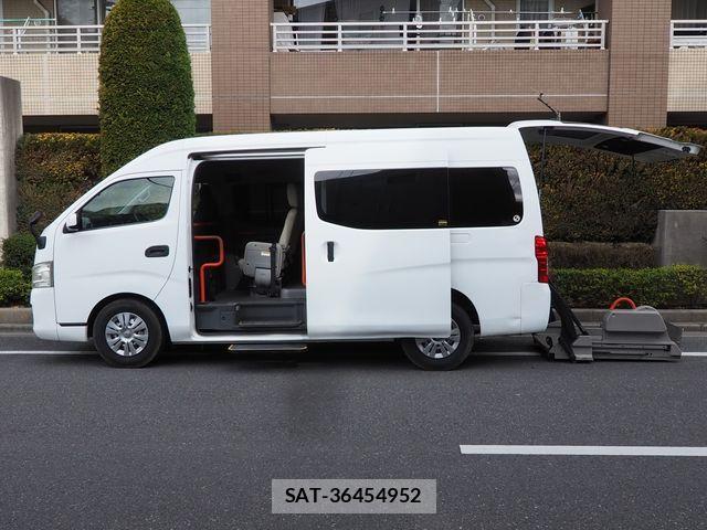 Nissan NV350 Caravan 2013-08 4046718-16