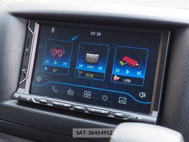Nissan NV350 Caravan 2013-08 4046718-3